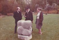"Ascèse et divination", 1979 - Petit granit - Annie Palisot. Exposition Pierres taillées des Avins en Condroz au domaine d‘Opheylissem.