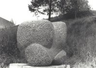 "Au temps de la moisson", 1978 - Petit granit - Annie Palisot. Exposition Pierres taillées aux Avins en Condroz