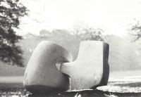 "Emboîtement", 1964 - Marbre blanc, h26 x 64 - Annie Palisot. Oeuvre acquise par la Province du Brabant.