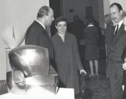 "Dialogue spatial", 1967 - Sculpture en bronze - Annie Palisot. Oeuvre ayant obtenu le grand prix du 4ème concours d‘art "Olivetti". Collection de la Province de Brabant.